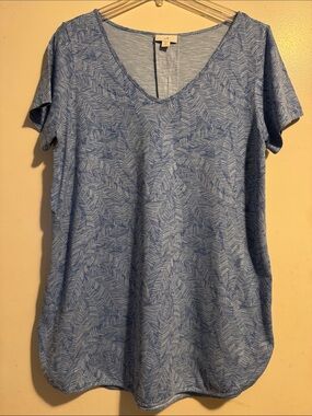 J. Jill Light Blue Short Sleeve V-Neck Tee with Subtle Chevron Print.  M Tall